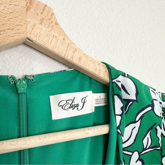 ELIZA J Floral Green Wrap Dress Size 6 - Picture 6 of 6